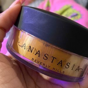 Anastasia Loose Setting Powder in color: Golden Orange